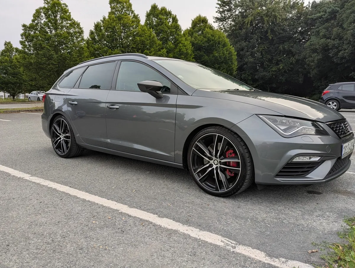 SEAT Leon Cupra 300 ST - Image 1