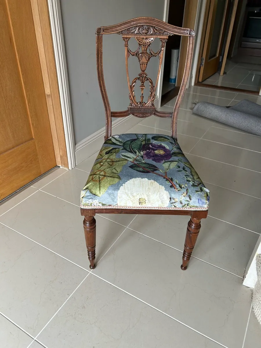Occasional chair - Image 1