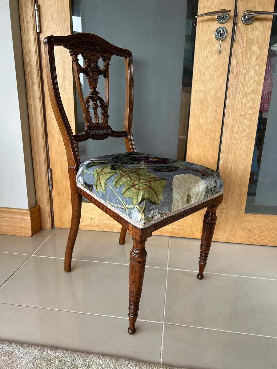 Occasional chair - Image 2