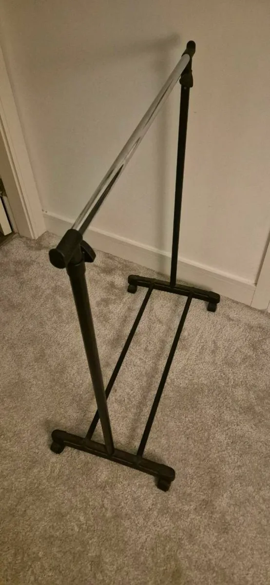 Clothes rails - Image 2