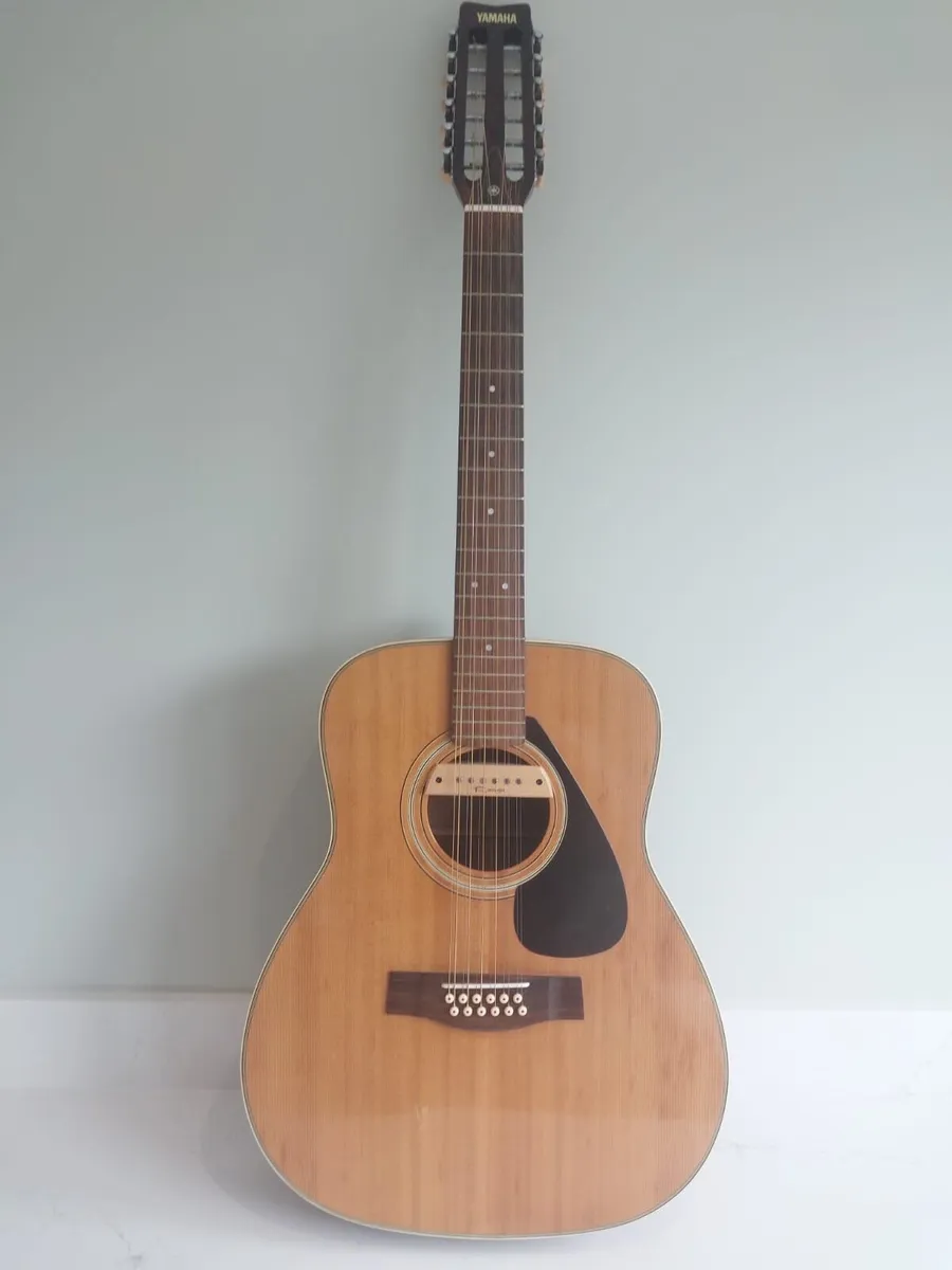 Guitar Yamaha 12 string - Image 1