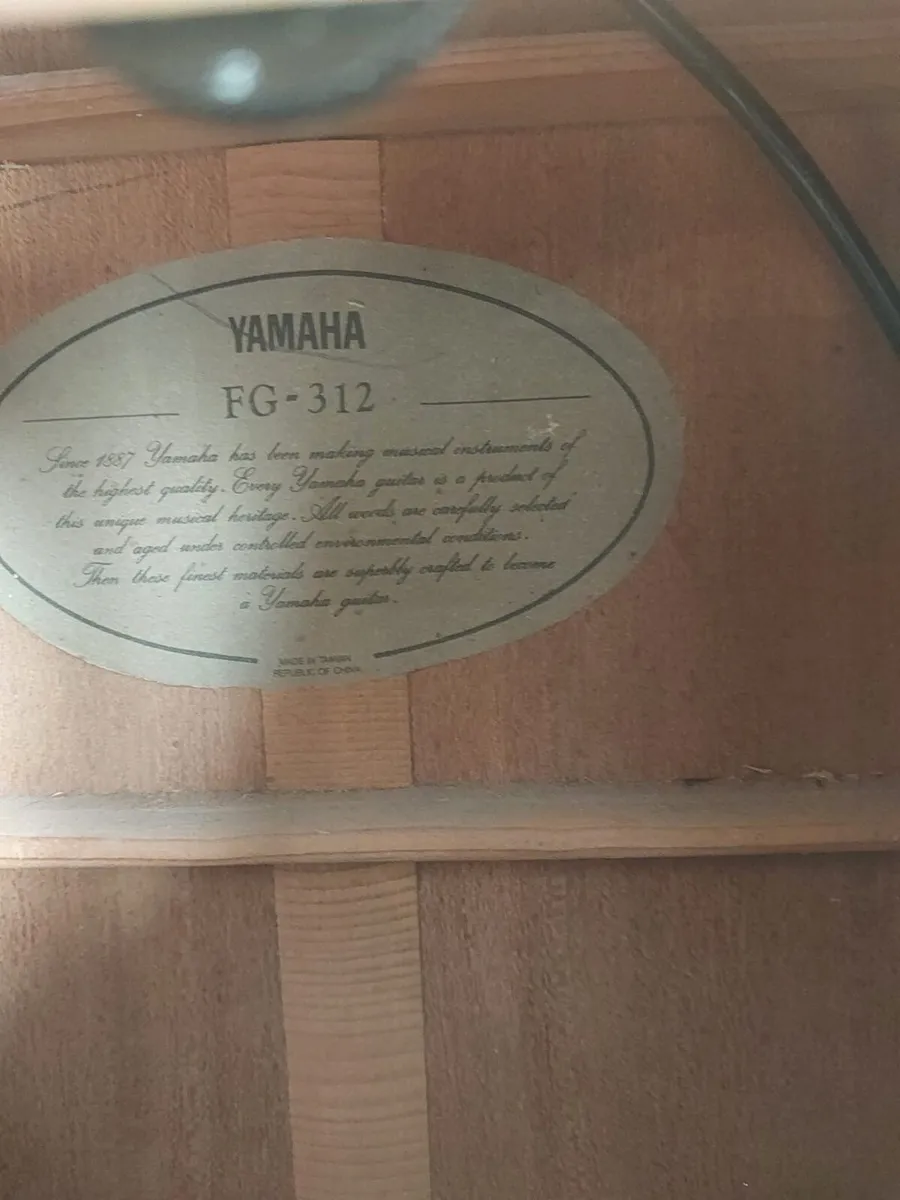 Guitar Yamaha 12 string - Image 4