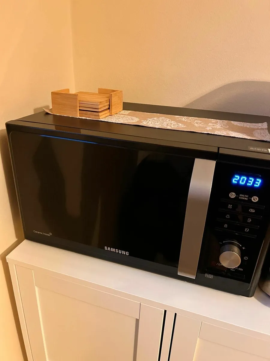 Samsung microwave - Image 1
