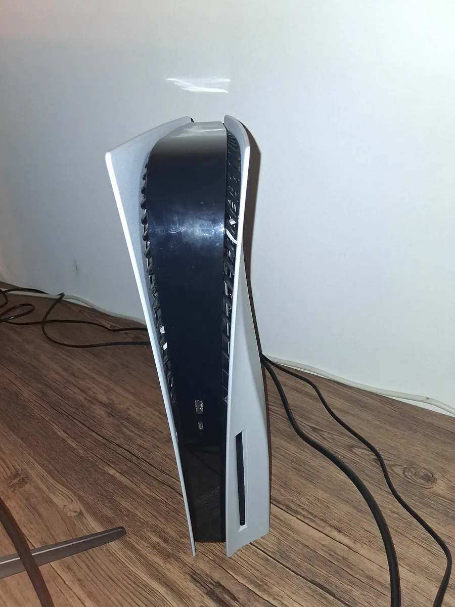 Ps5 + Controller - Image 1