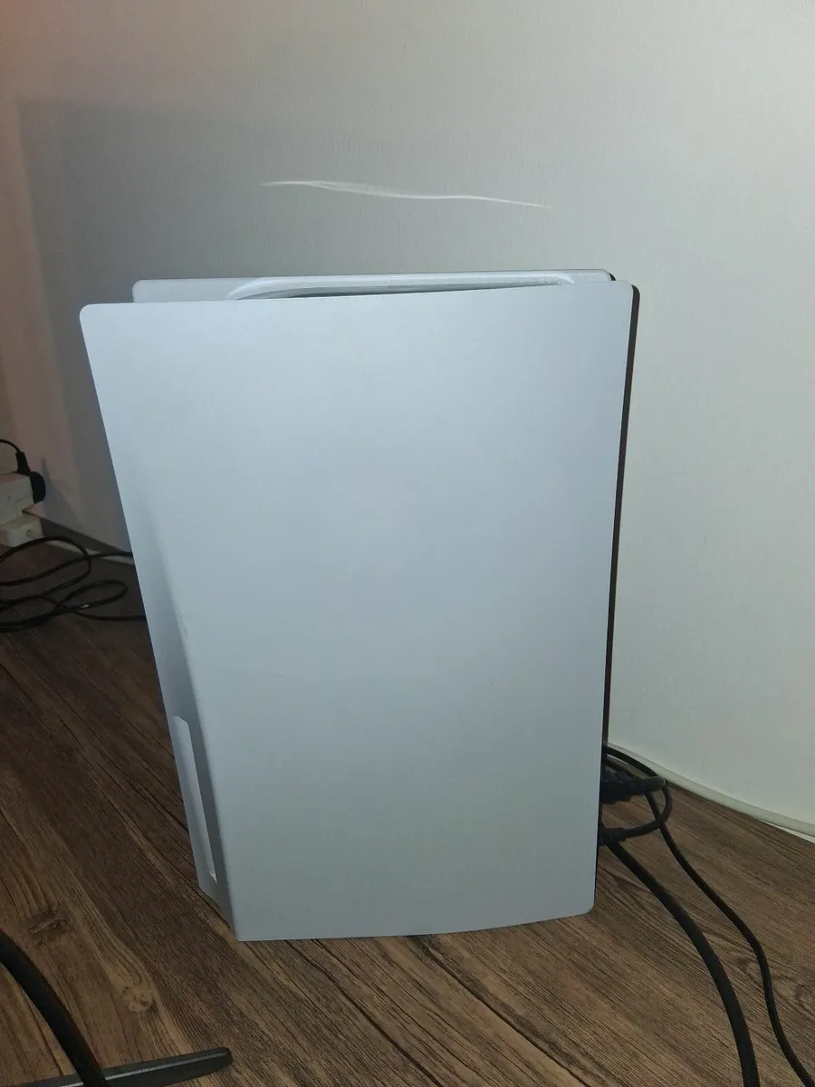 Ps5 + Controller - Image 2
