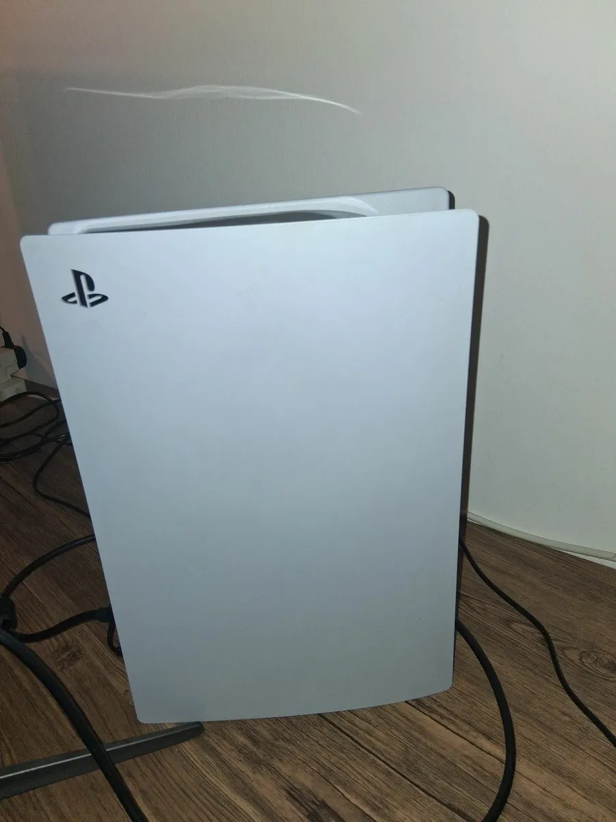 Ps5 + Controller - Image 4