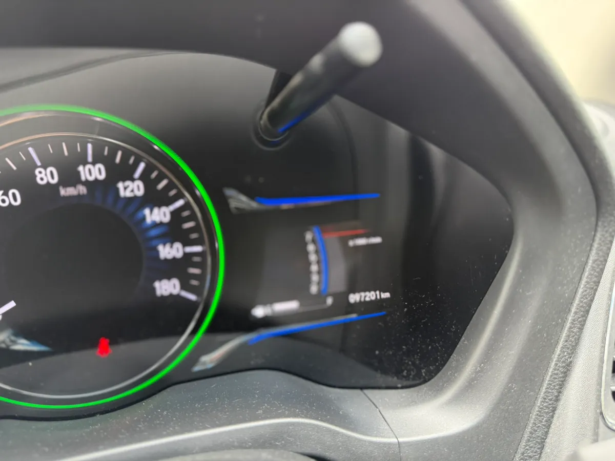 2016 Honda vezel 1.5 hybrid auto, 60k Miles only - Image 4