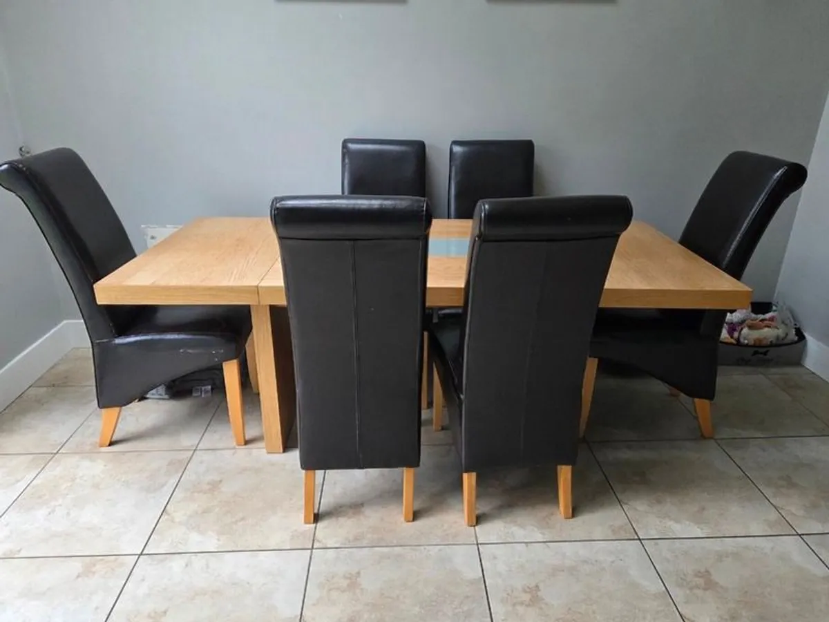 Dining table - Image 1