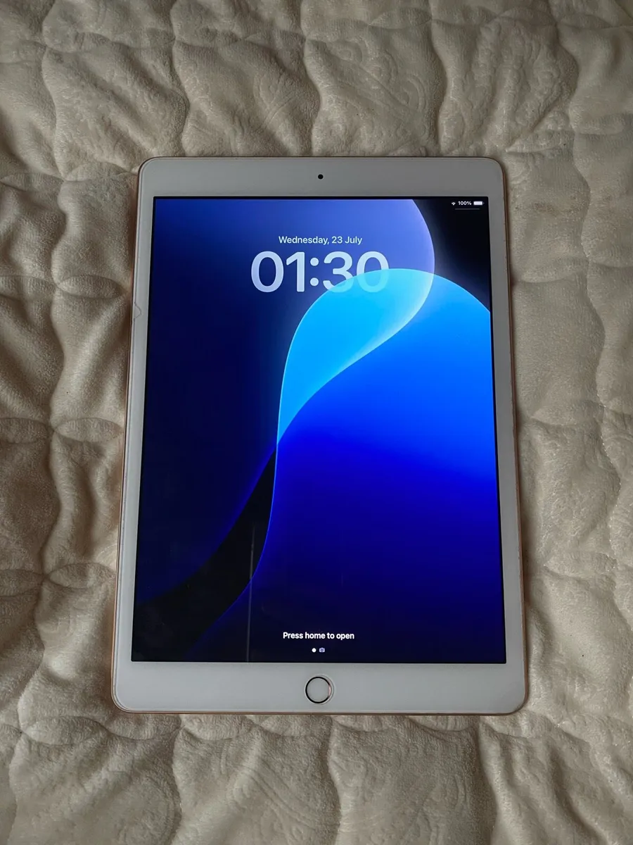 IPad 7th generation 10.2 - Image 1