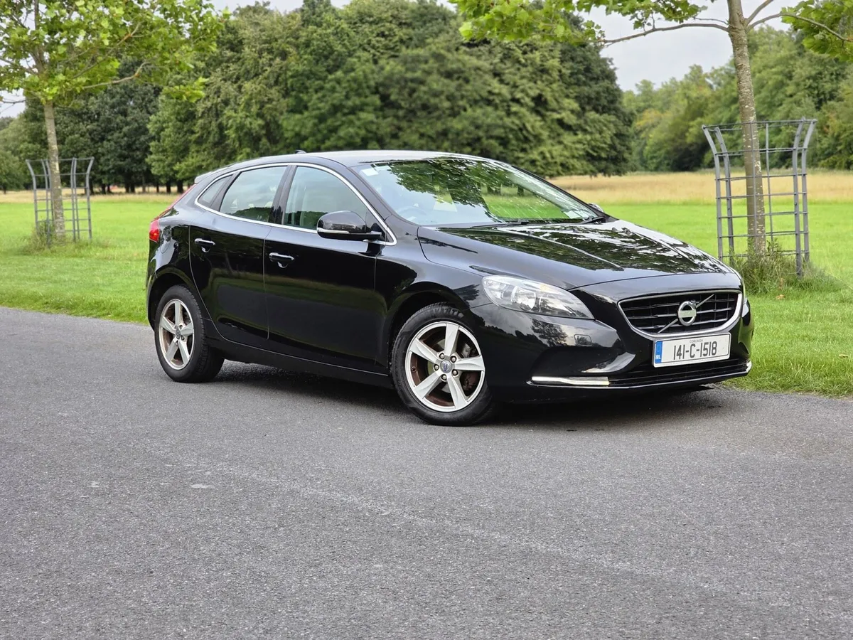 Volvo V40 2014 price drop - Image 1