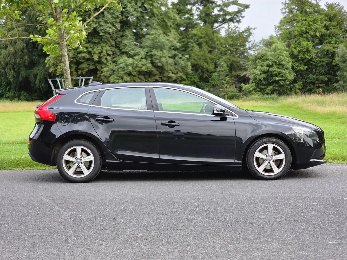 Volvo V40 2014 price drop - Image 2