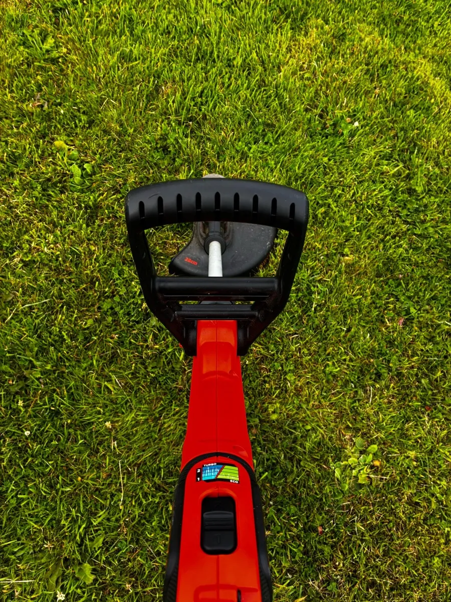 Battery strimmer - Image 4
