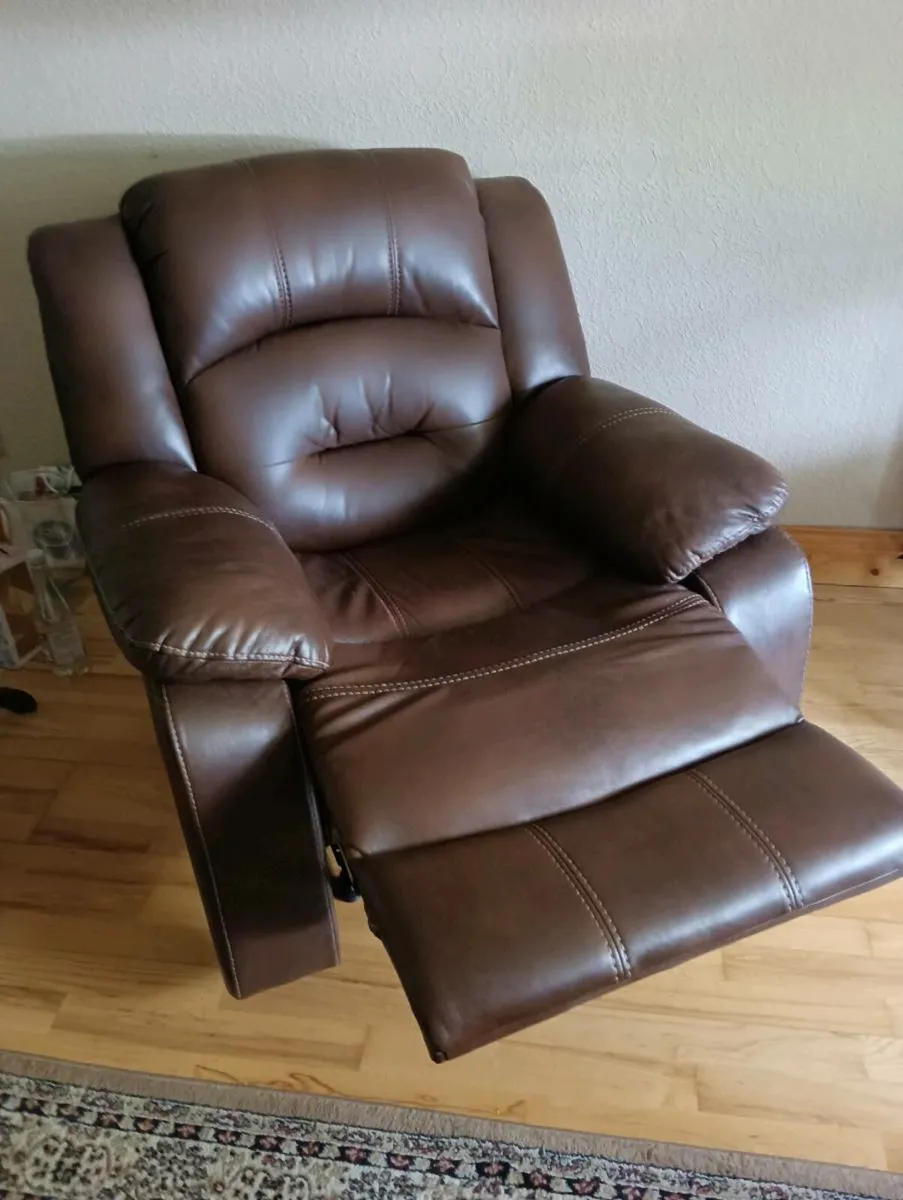 Beautiful almost New manual recliner - Image 1