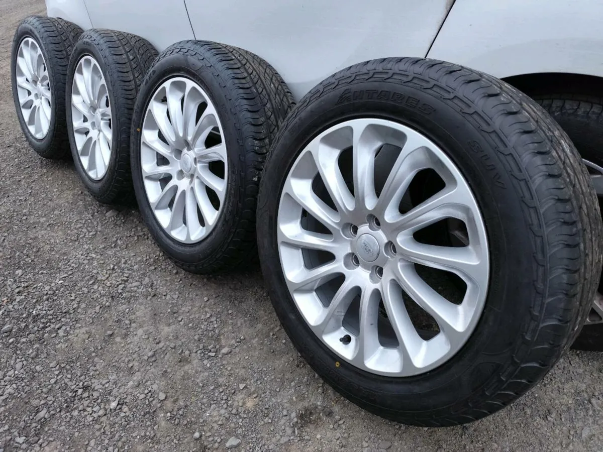 20" Range Rover alloy wheels as new. Tyres as new. - Image 1