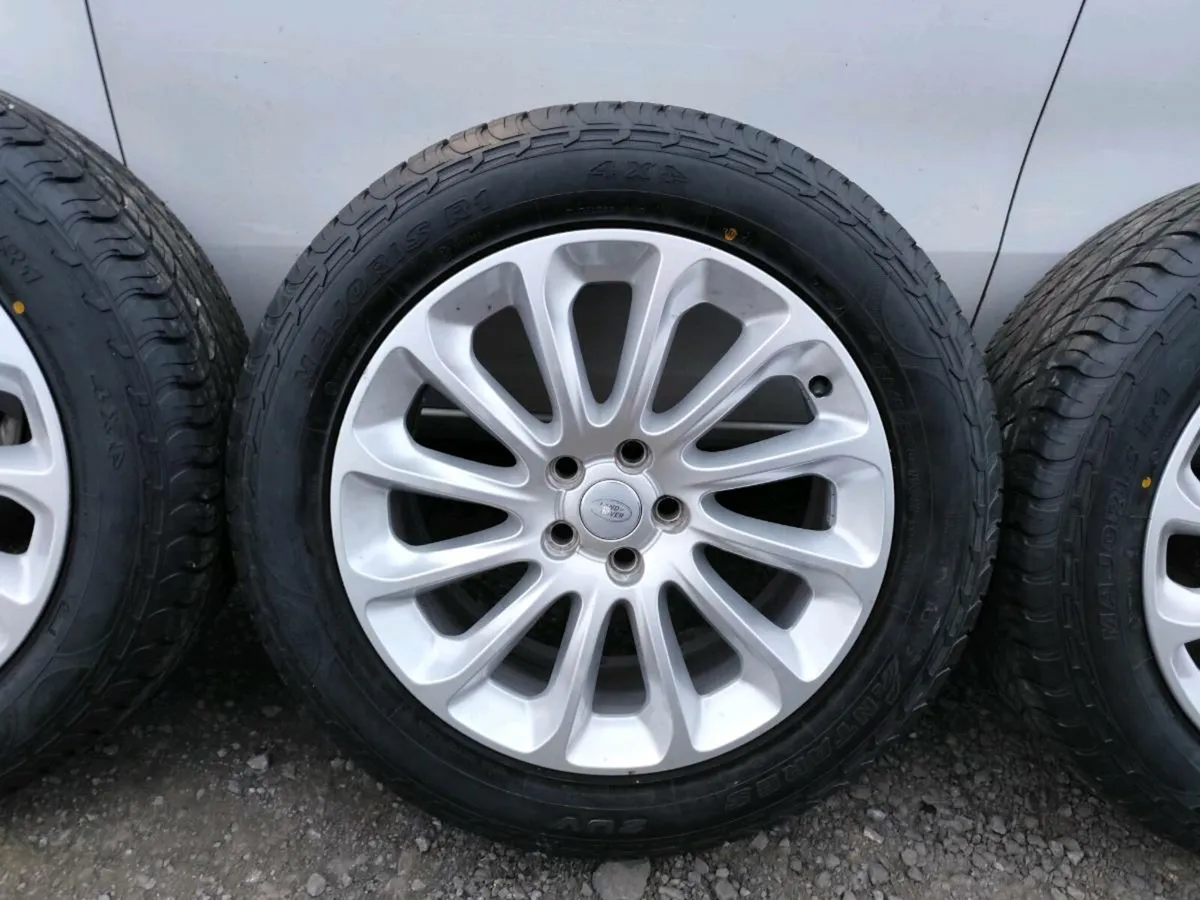 20" Range Rover alloy wheels as new. Tyres as new. - Image 4