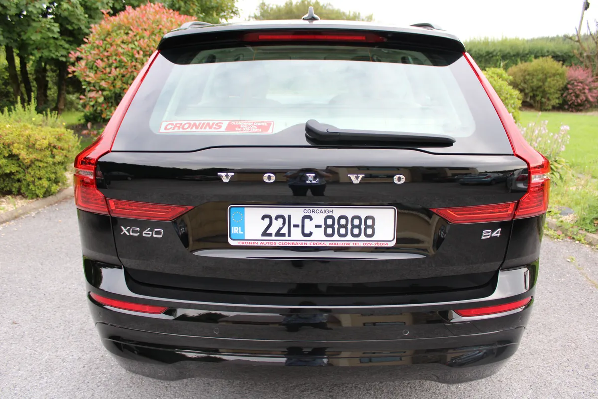 2022 VOLVO XC60 B4 DSL. MOMENTUM 2.0 163bhp. - Image 4