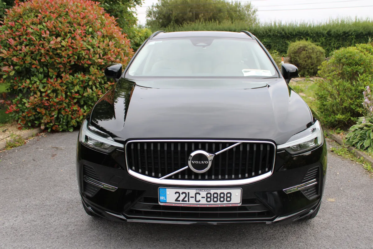 2022 VOLVO XC60 B4 DSL. MOMENTUM 2.0 163bhp. - Image 2