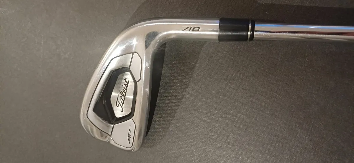 Titleist AP3 4-iron - Image 1