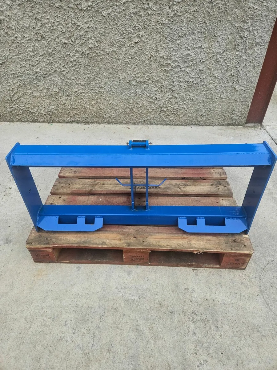 Skid steer bracket and hoses no vat - Image 1