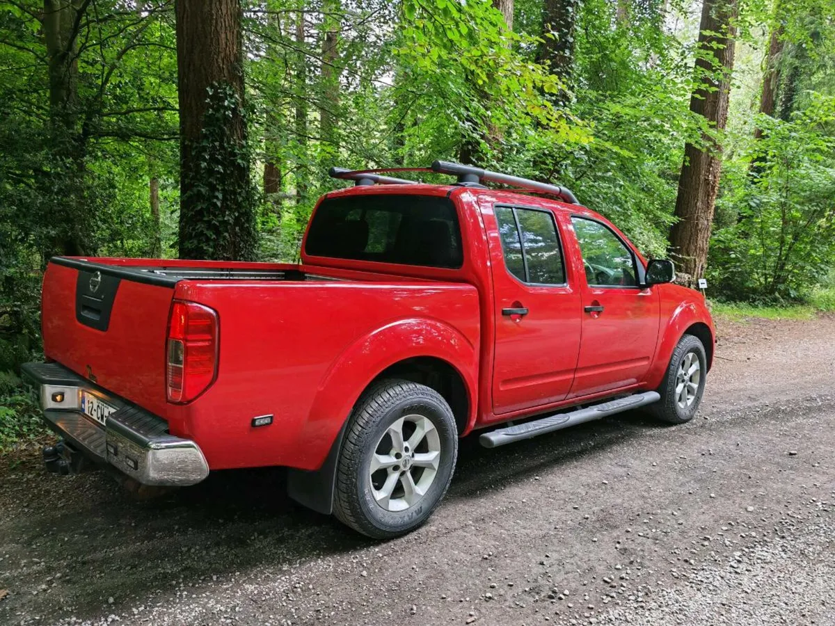12 Navara 2.5 immaculate'FireRed'€333tax only96kms - Image 2