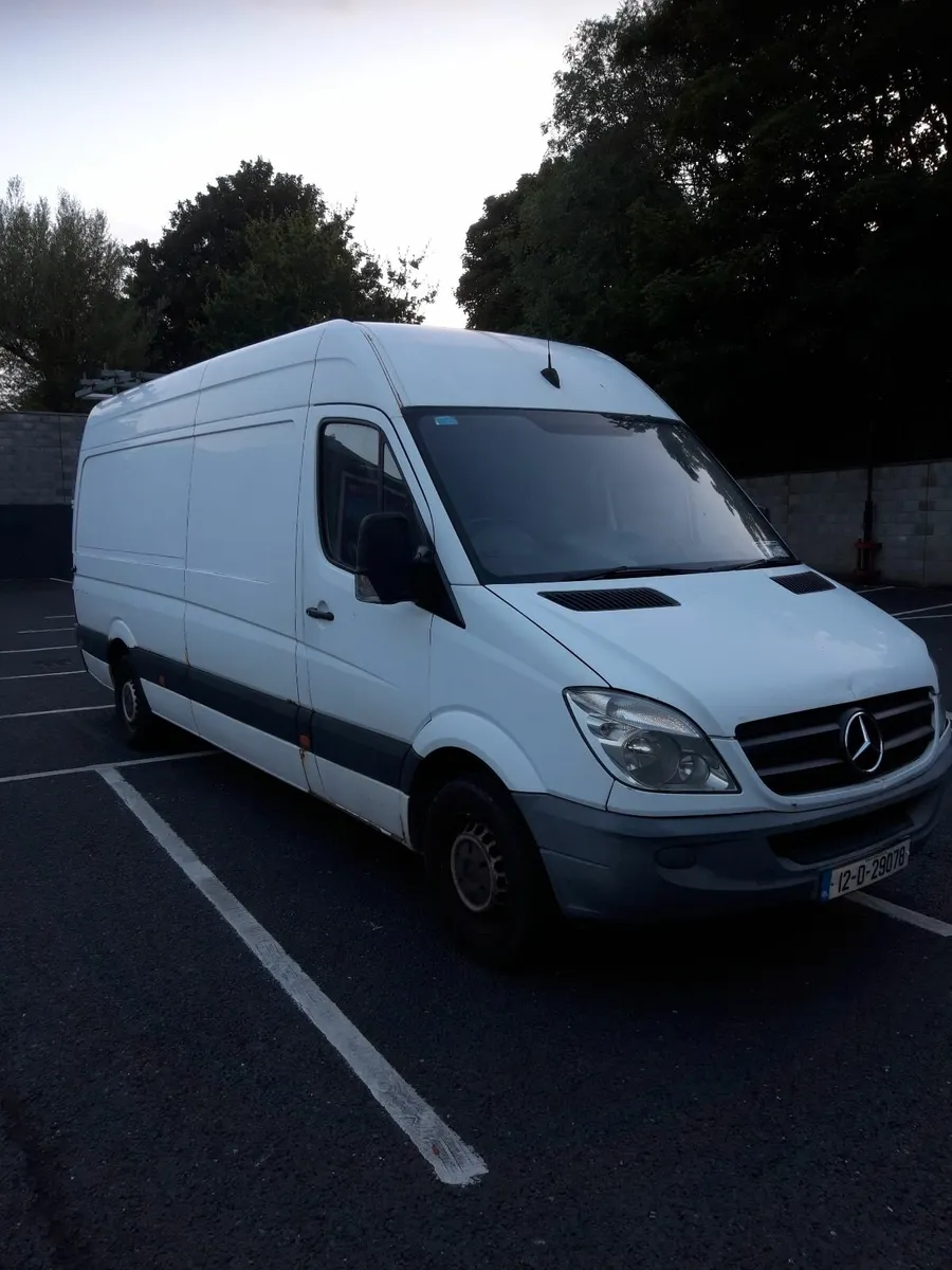 Van - Image 2