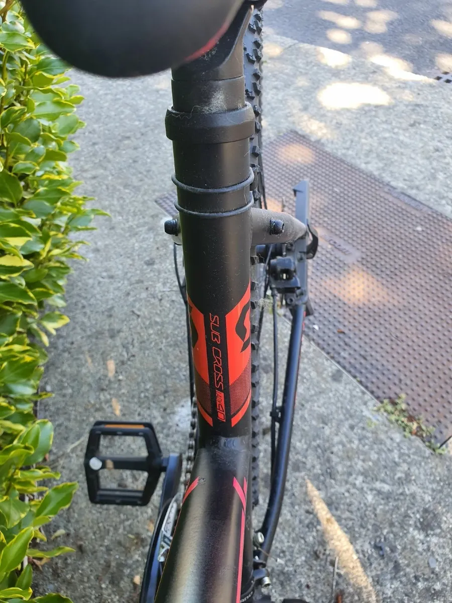 Scott SubCross Series 40 and Series 30 Bicycle - Image 2