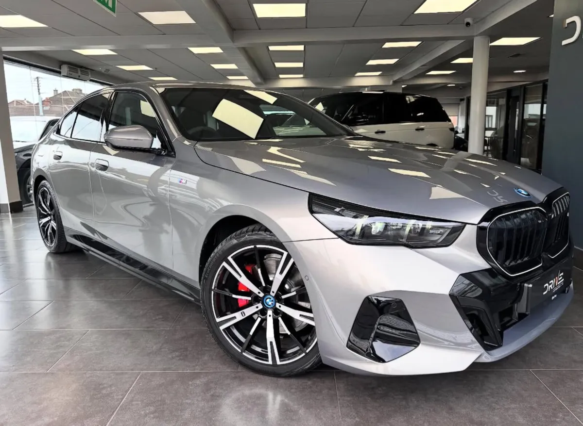 252d BMW 530e M-Sport Pro - Image 2
