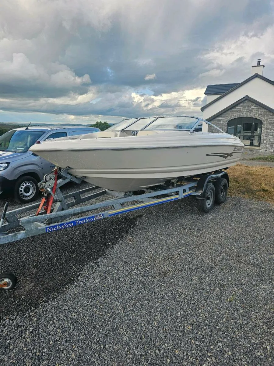 Larson 180 SEI Bowrider speedboat boat - Image 1
