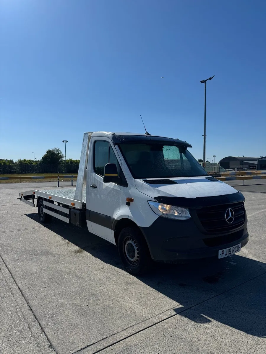 Recovery truck - Image 2