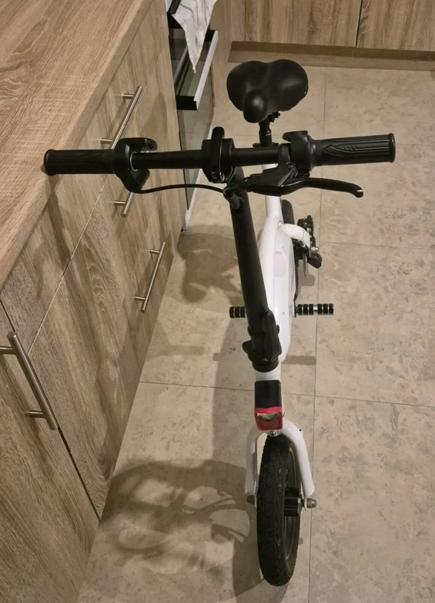 Windgoo B3 E-Scooter with Seat -350W Motor, 25km/h - Image 3