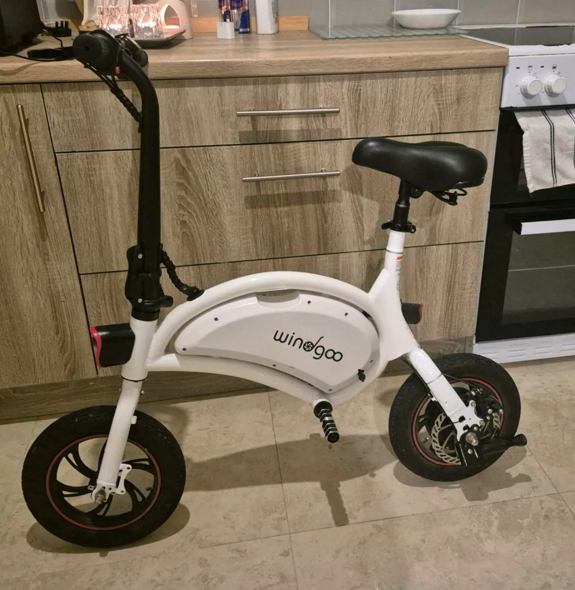Windgoo B3 E-Scooter with Seat -350W Motor, 25km/h - Image 2