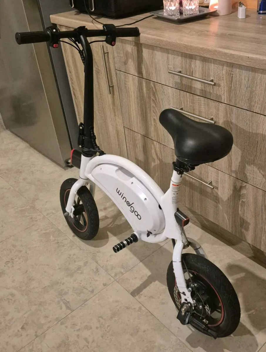 Windgoo B3 E-Scooter with Seat -350W Motor, 25km/h - Image 3