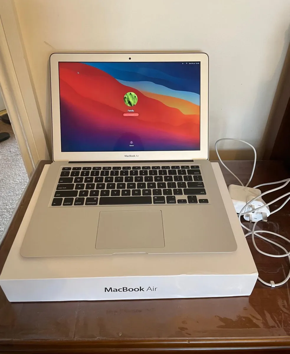 13inch MacBook Air - Image 2