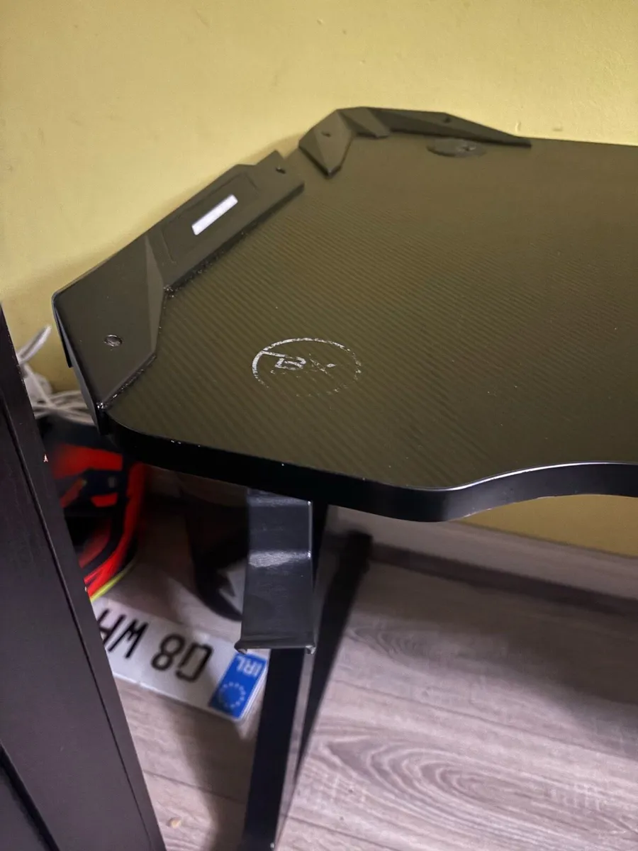 Light up Gaming desk+Chair - Image 3