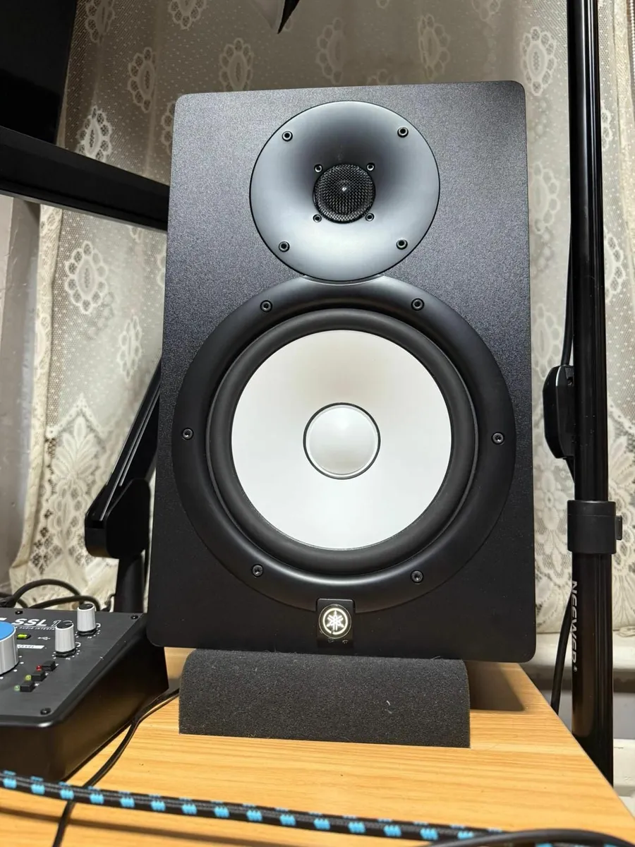 HS8 studio monitors - Image 1