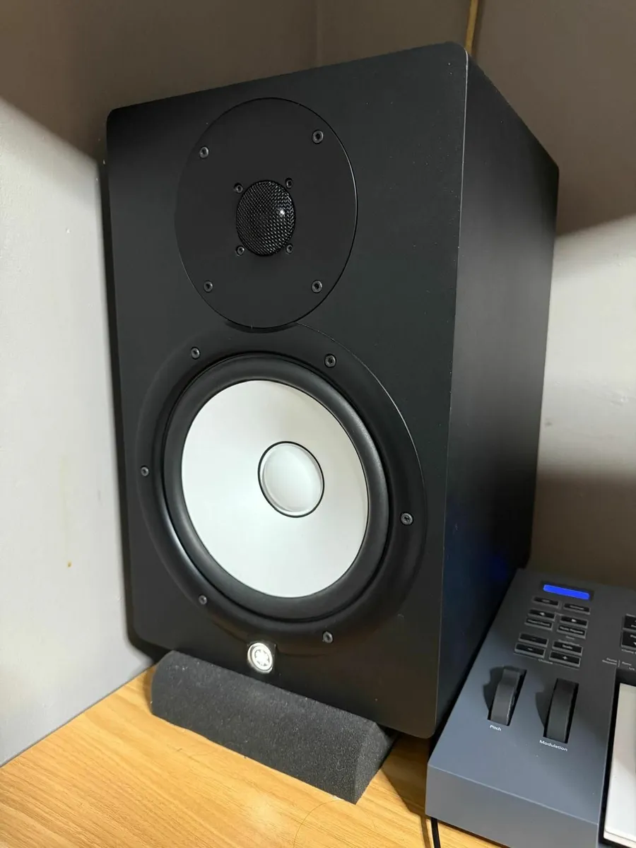 HS8 studio monitors - Image 2