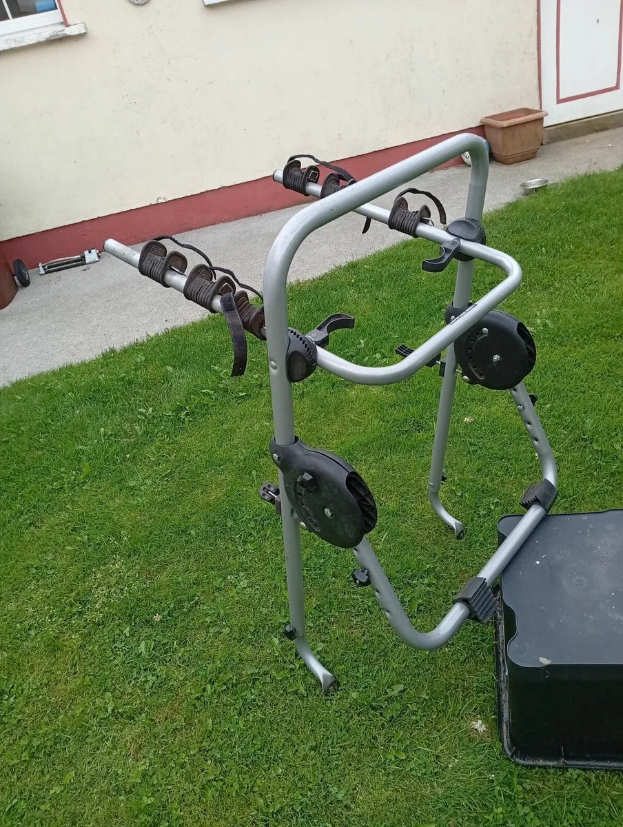 3 Bicycle car boot rack.