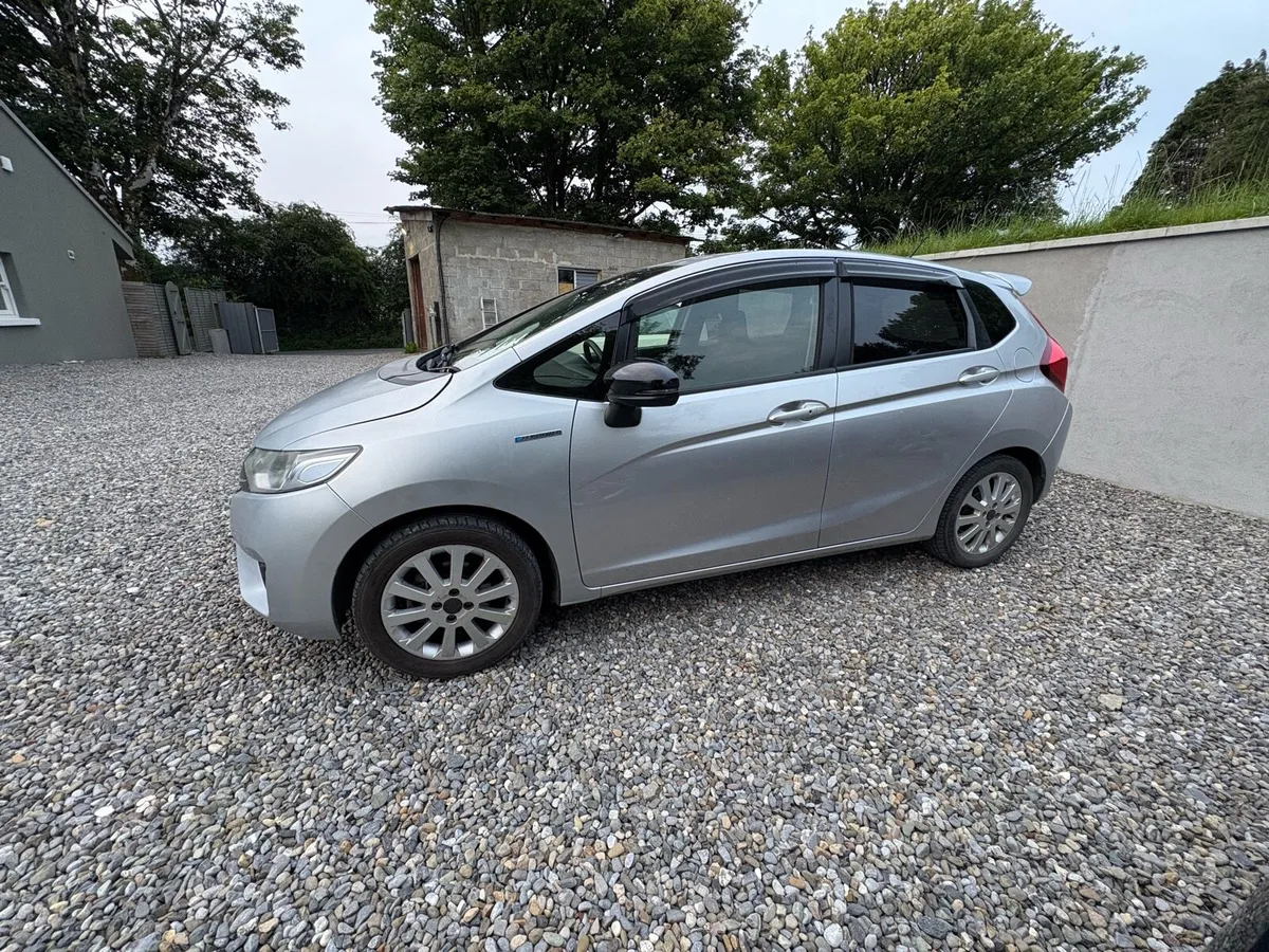 Honda fit 2014 hybrid automatic - Image 2
