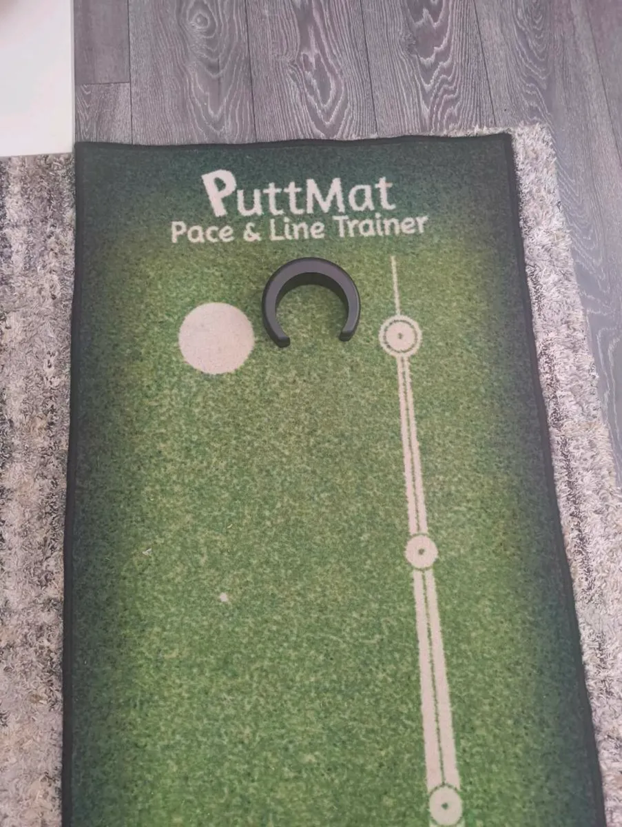 Golf putting Matt and putting cup - Image 1
