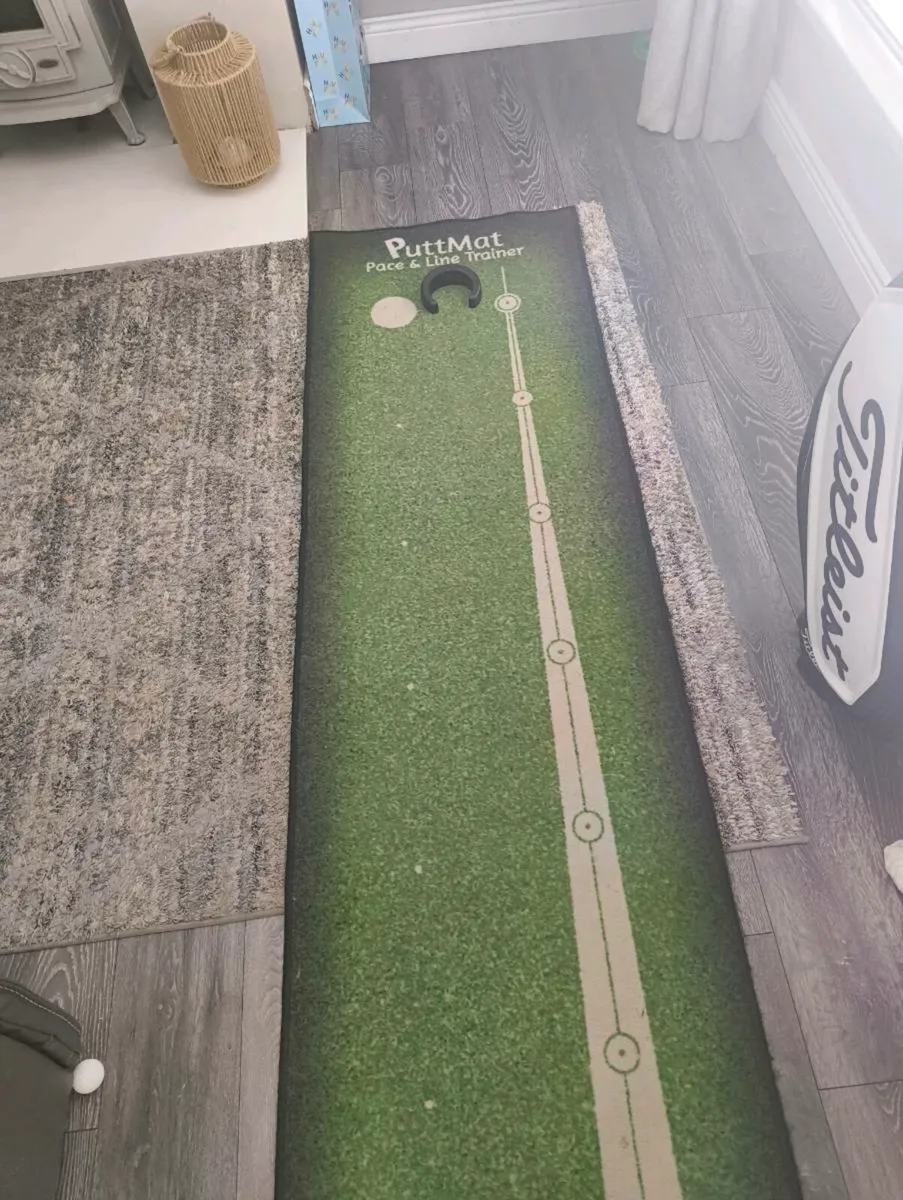 Golf putting Matt and putting cup - Image 4