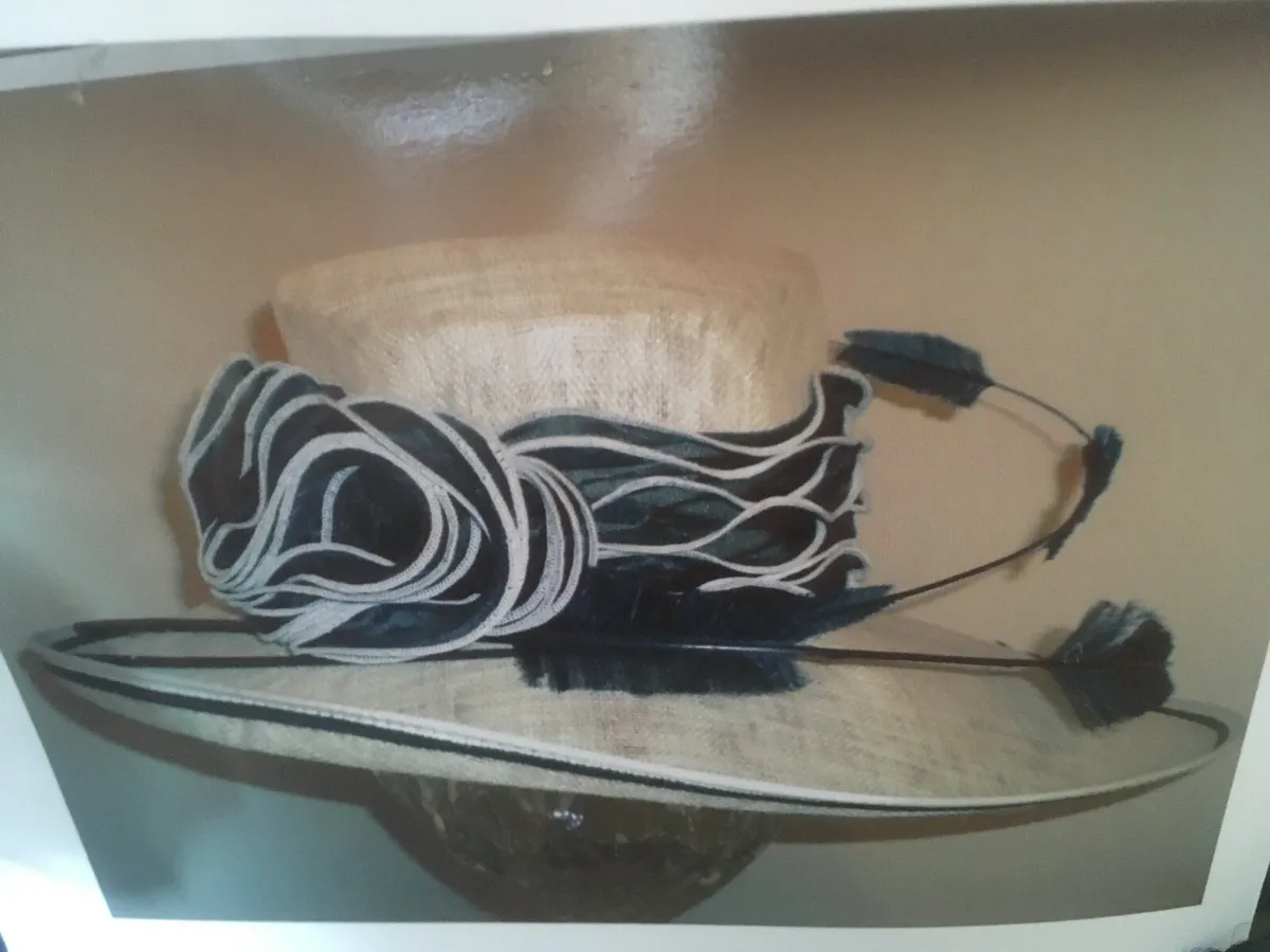 Ladies wedding hat - Image 1