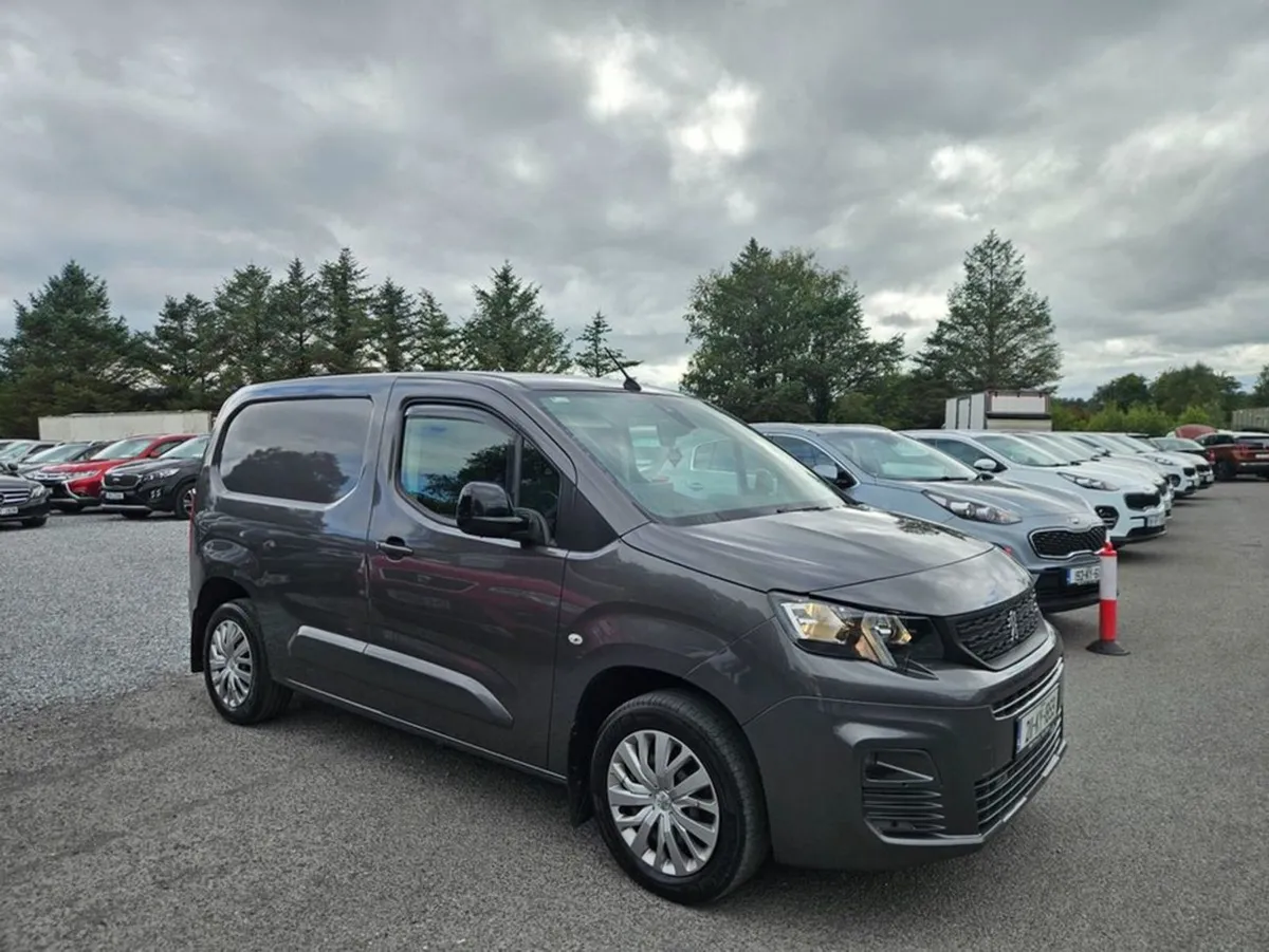 Peugeot Partner Professional Plus 1.5 Blue HDI - Image 1