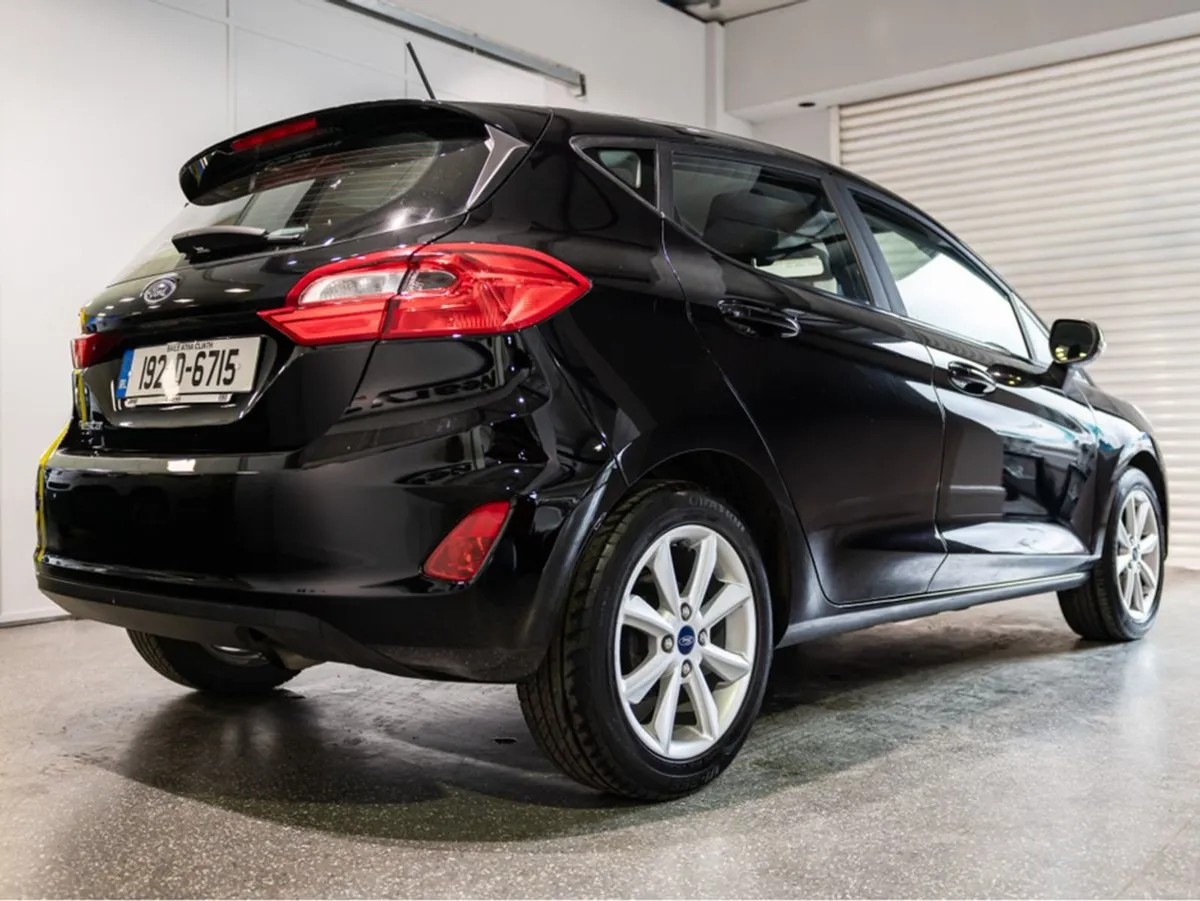 Ford Fiesta Zetec 1.1 85ps M5 5DR 4 4DR - Image 4