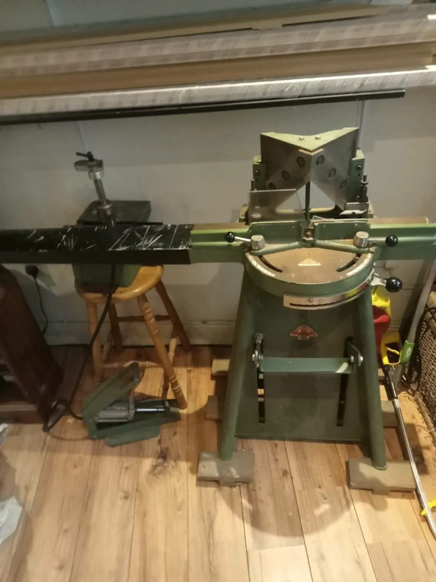 Morso guillotine and underpinner with spare blades