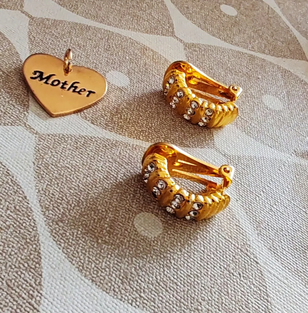 Vintage goldtone earrings and pendant - Image 1