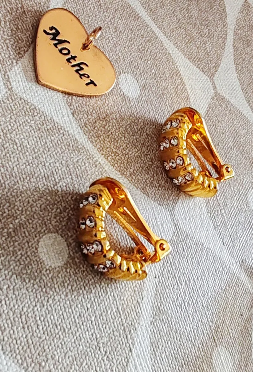 Vintage goldtone earrings and pendant - Image 2