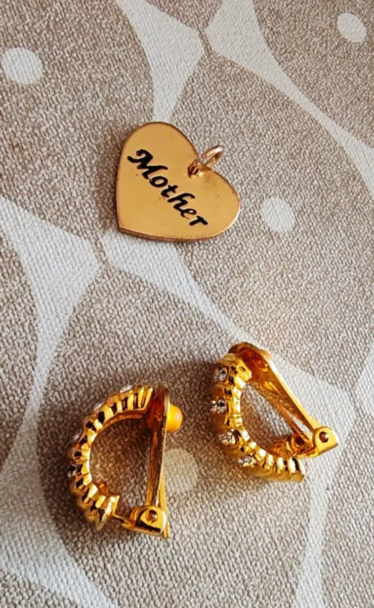 Vintage goldtone earrings and pendant - Image 3