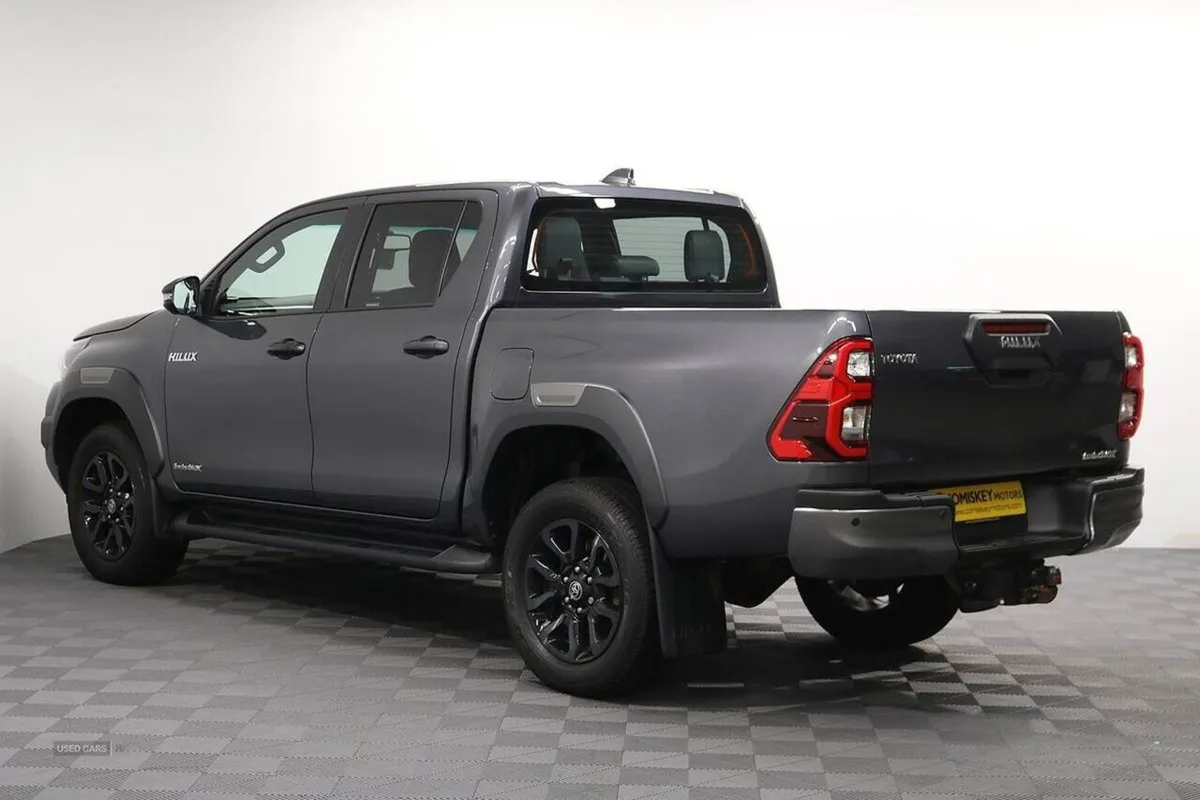 Toyota HiLux D-4d Invincible X - Image 4
