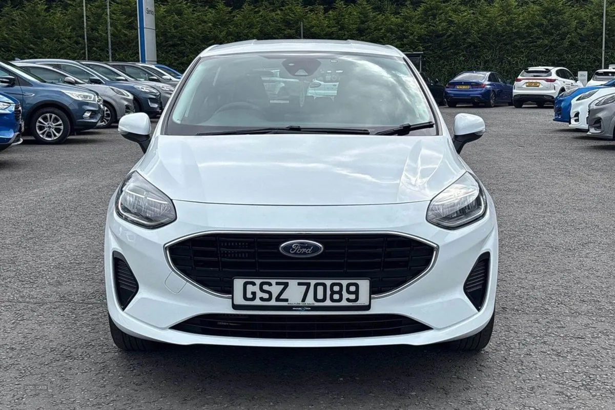 Ford Fiesta 1.0t 100PS Trend in White With 15K - Image 4