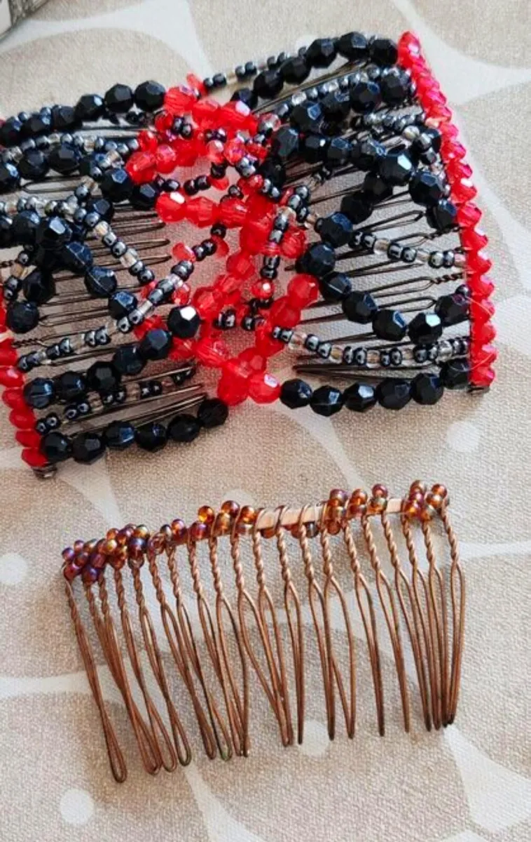 2 vintage beaded hair clips - Image 3